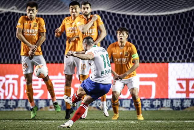 90分钟战报海港1-1新鹏城进加时 阿代米进球被吹克劳德韦斯利破门